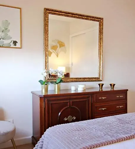Sunny Tarajales Membrillosuites Collection Apartment *